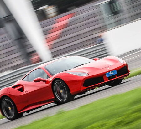 Guidare una Ferrari